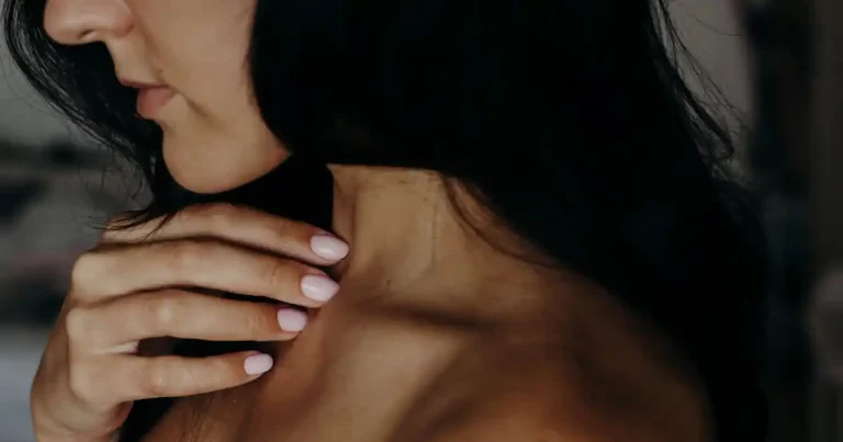 femme anxieuse de savoir comment savoir si on fait du vaginisme