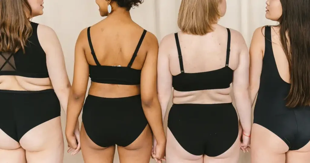 groupe de femmes diverses avec différentes formes de vagins