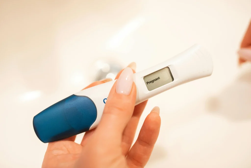 test de grossesse pour confirmer un signe de grossesse comme la sécheresse intime